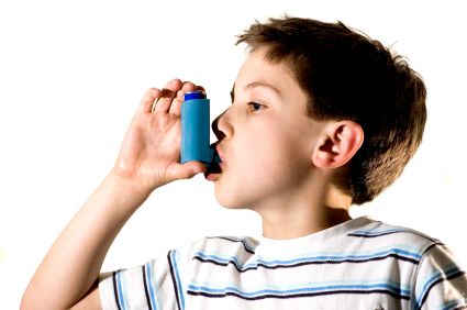 Image of a boy with an athsma aspirator